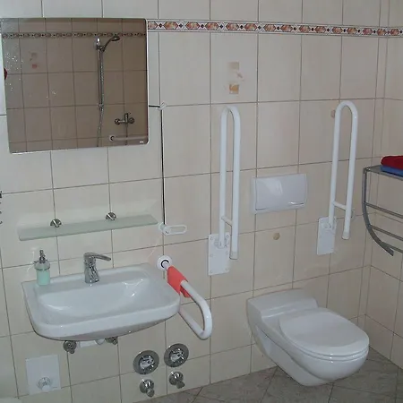 4-bettzimmer Kottmar بيت ضيافة *